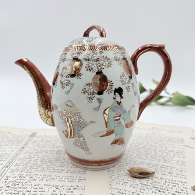 Чайник Танцующие гейши 0,9 л фарфор Япония  