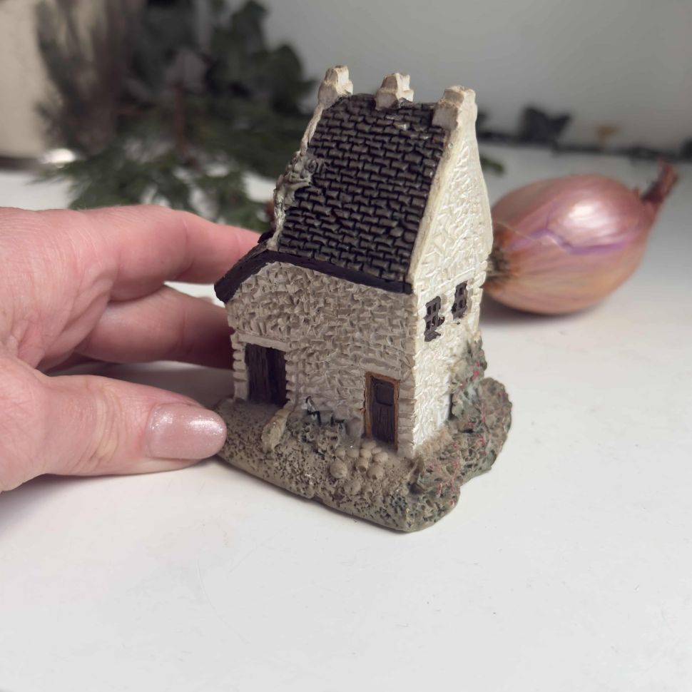 Статуэтка Каменный дом 9 см наливной полимер