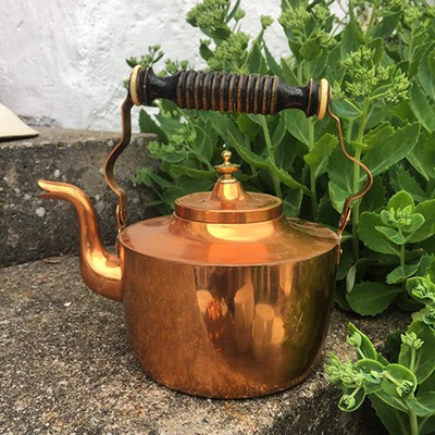 Чайник медный с деревянной ручкой