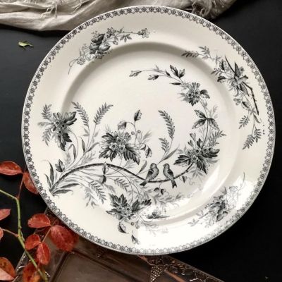 Тарелка старинная с птицами 