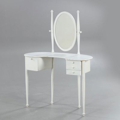 Макияжный стол белый