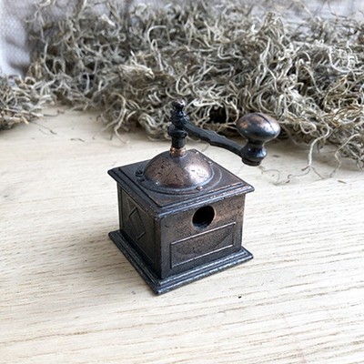 Точилка в форме кофемолки Испания