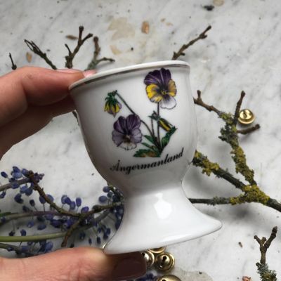 Подставка под яйцо Анютины глазки