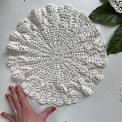 Салфетка вязаная кружевная 33 см