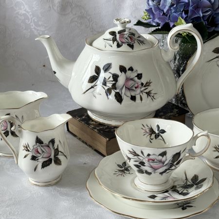 Чайная пара Royal Albert Queen's Messenger 1960 гг 200 мл Англия