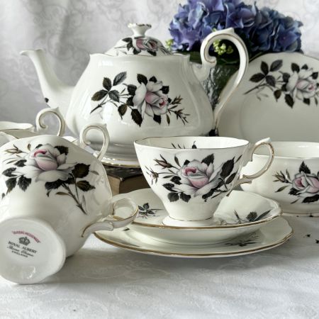 Чайная пара Royal Albert Queen's Messenger 1960 гг 200 мл Англия