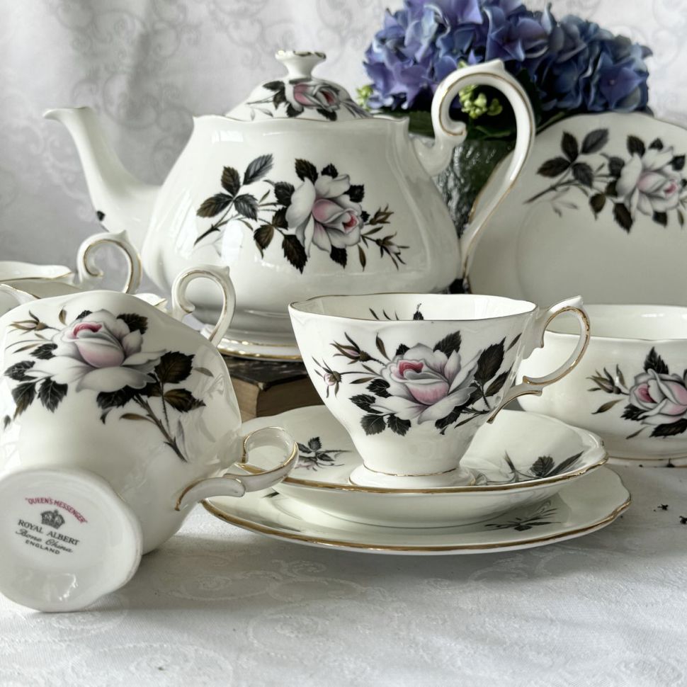 Чайная пара Royal Albert Queen's Messenger 1960 гг 200 мл Англия