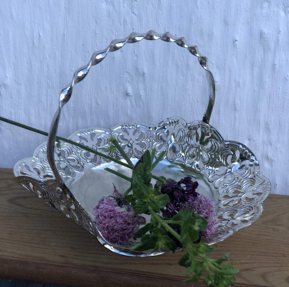 Конфетница бонбоньерка с ручкой 16 см