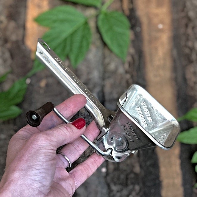 Овощерезка металлическая с ручкой