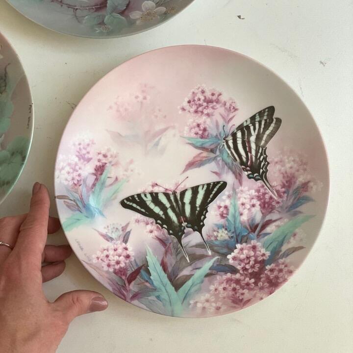 Тарелка 22 см W.J. George Zebra Swallowtails by Lena Liu 1989 фарфор