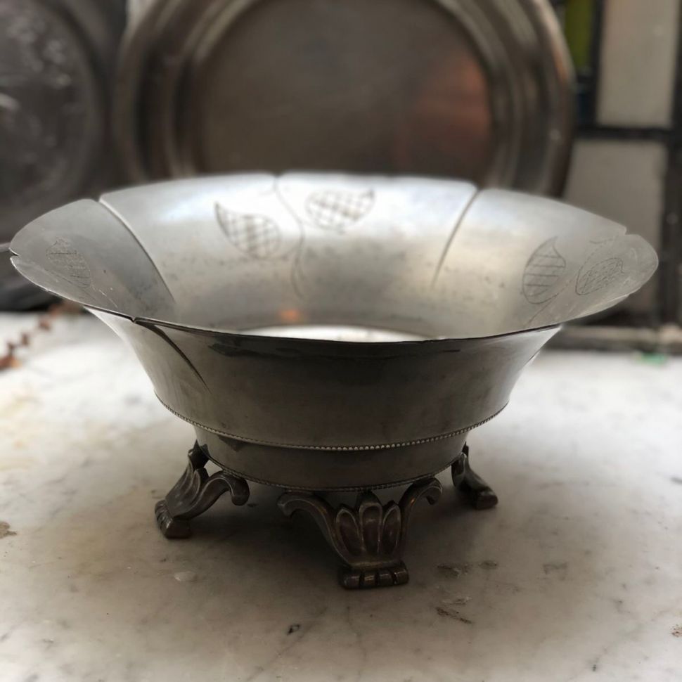 Фруктовница 25 см на ножках олово гравировка