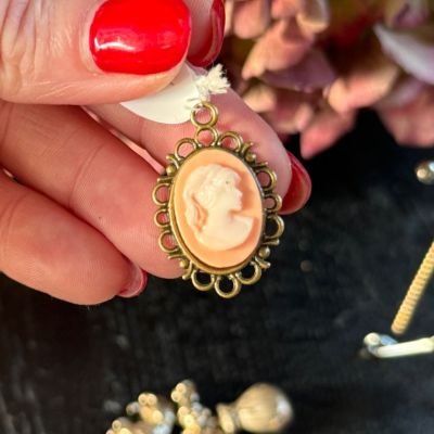 Подвеска Камея розовая 3 см бижутерия