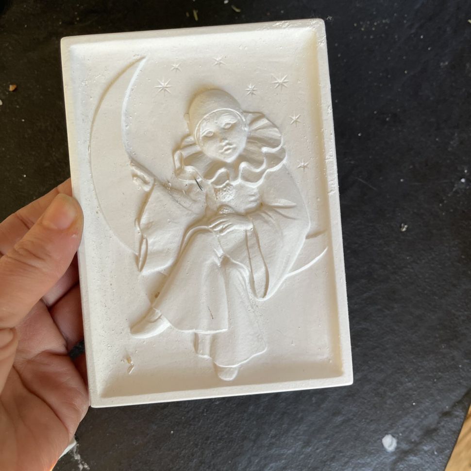 Изразец Арлекин на луне 10Х14 см гипс