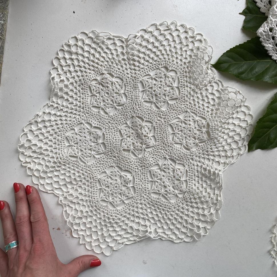 Салфетка вязаная кружевная 33 см