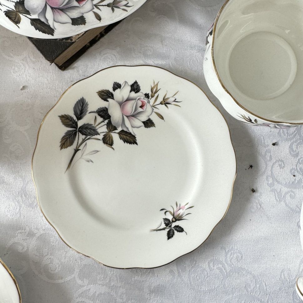 Тарелка Royal Albert Queen's Messenger 16 см Англия