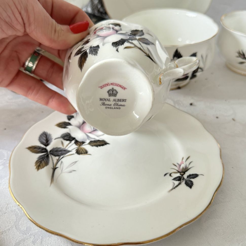 Тарелка Royal Albert Queen's Messenger 16 см Англия