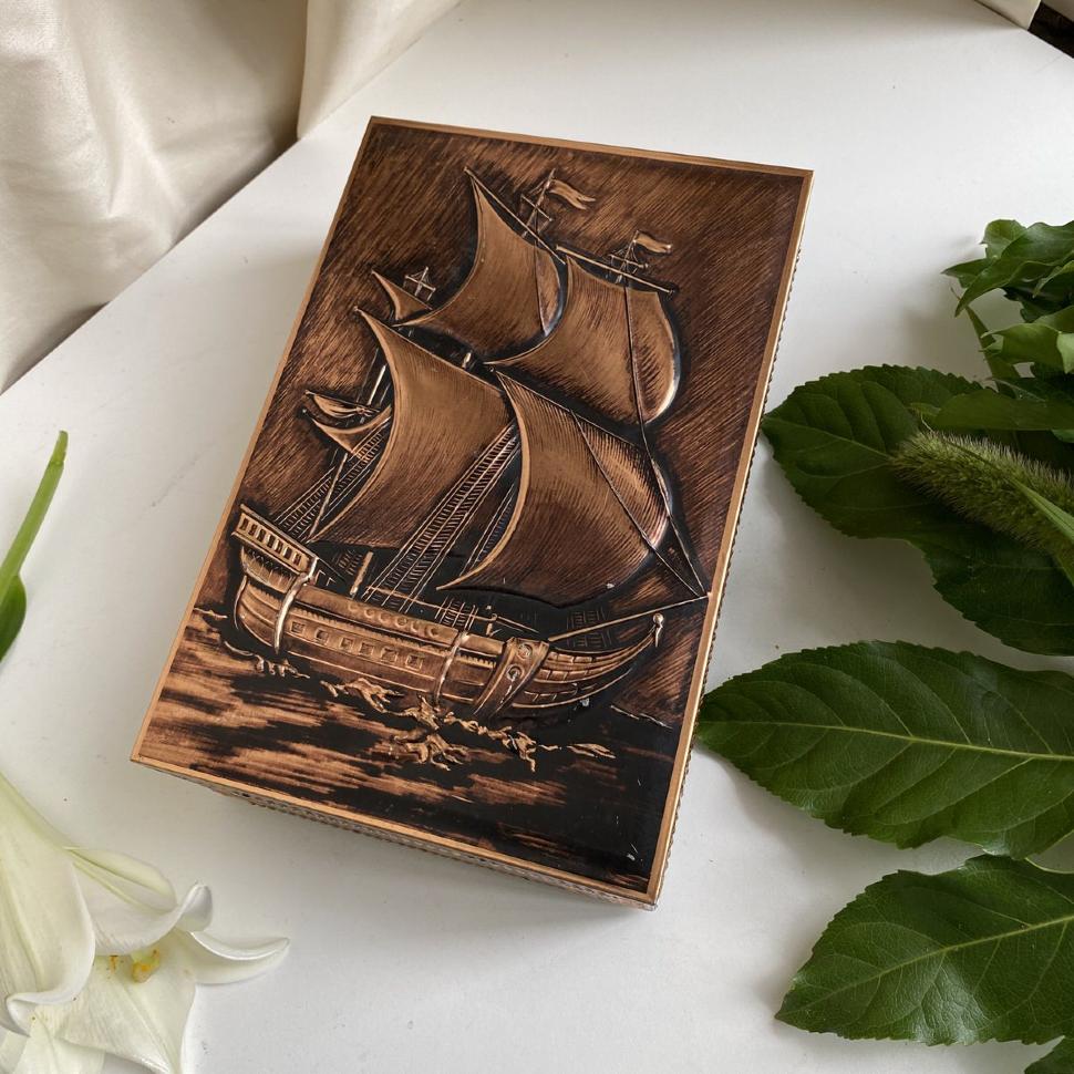 Шкатулка 16х24 см Парусник жестяная под медь