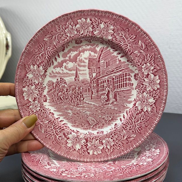 Тарелка Royal Tudor Ware Coaching Taverns красная 20 см Англия 