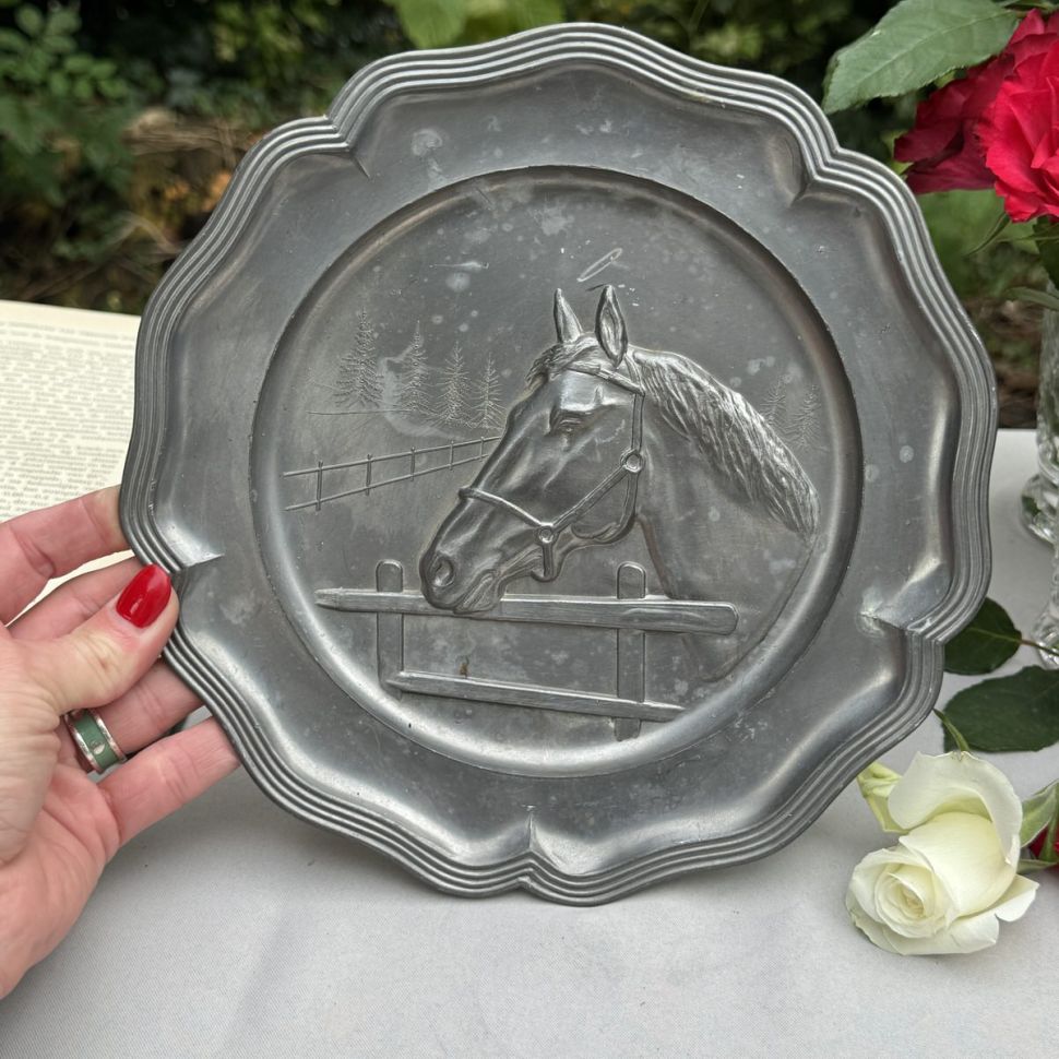 Тарелка настенная Лошадь 23 см олово