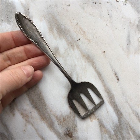 Вилка для шпрот и сардин, край волна