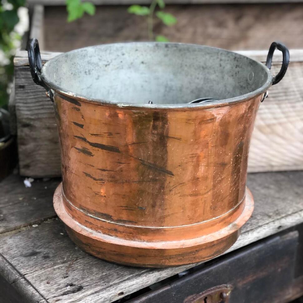 Кастрюля с чугунными ручками 10 л медь (с крышкой)