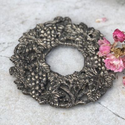 Подставка под горячее Виноград на трех ножках