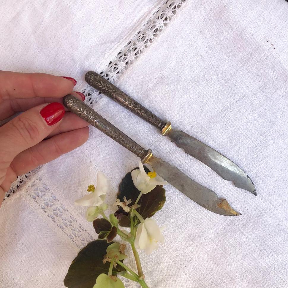 Нож малый десертный с гравировкой Е