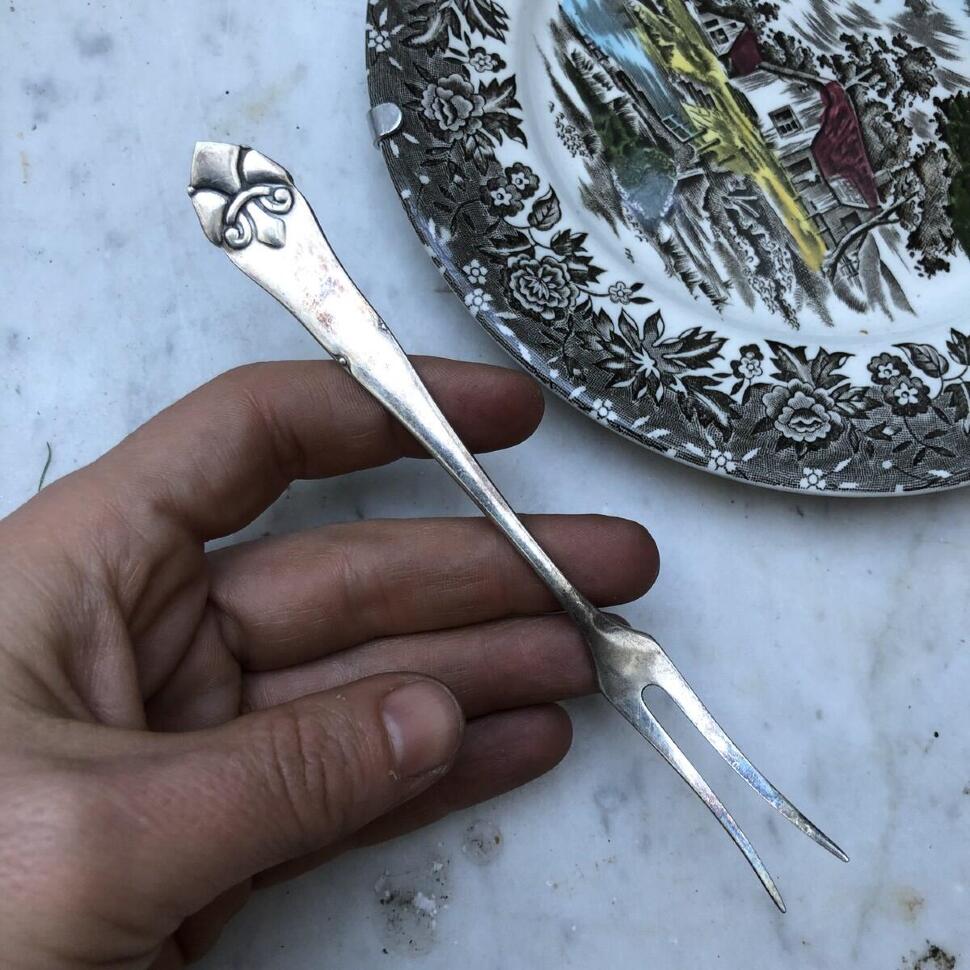 Вилка двузубец Лилия 14 см мельхиор