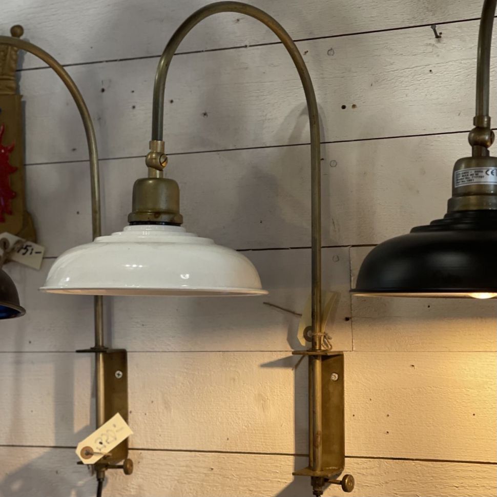 Лампа настенная 45 см белая