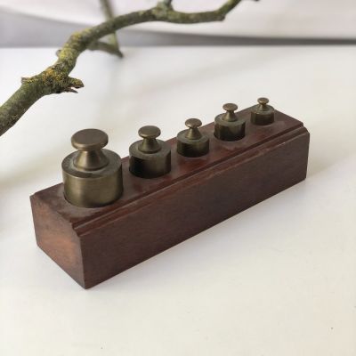 Гиря латунная в деревянном коробе, набор 5 шт. 