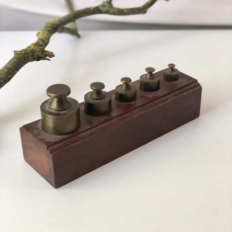 Гиря латунная в деревянном коробе, набор 5 шт.