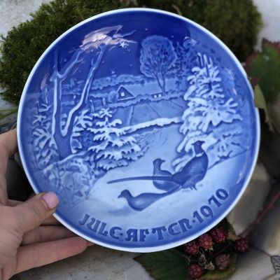 Тарелка декоративная "Фазаны на снегу в Рождество" 1970-е годы 