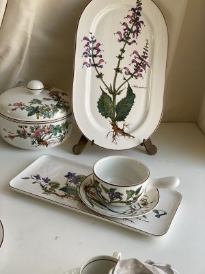 Блюдо поднос ВиллеройБох Botanica Viola odorata 34 см