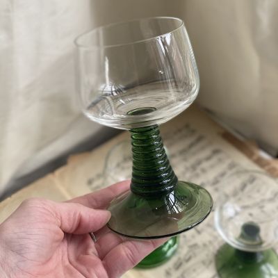 Большой бокал с зеленой ножкой Luminarc