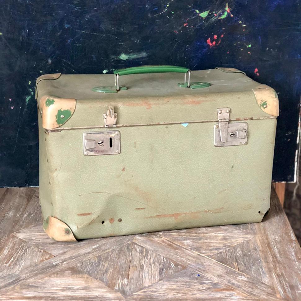 Чемодан саквояж старинный зеленый