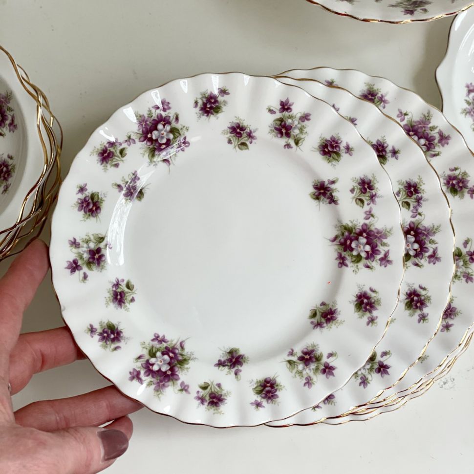 Тарелка десертная Sweet Violets Royal Albert 18 см Англия
