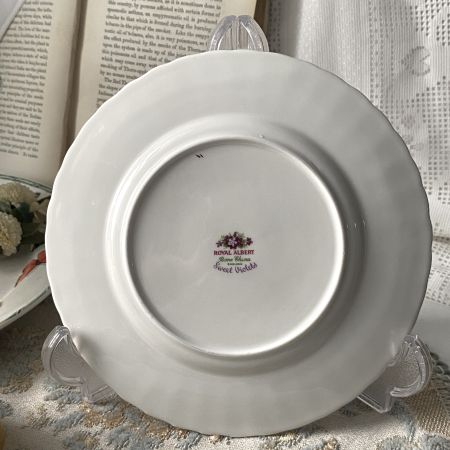 Тарелка десертная Sweet Violets Royal Albert 18 см Англия