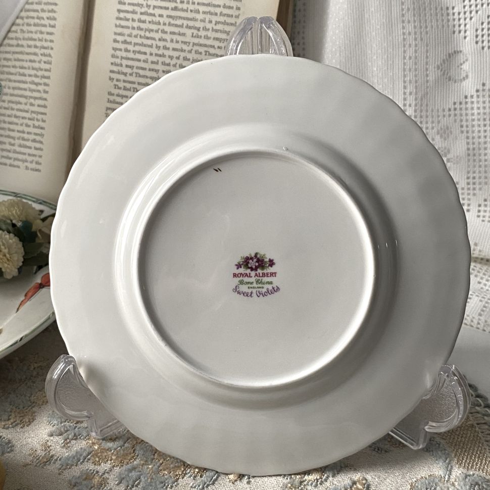 Тарелка десертная Sweet Violets Royal Albert 18 см Англия