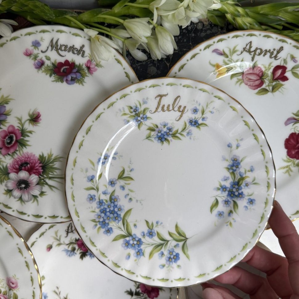  Тарелка Royal Albert 12 месяцев Июль 16 см Англия