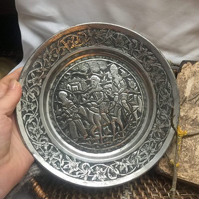 Блюдо олово чеканка