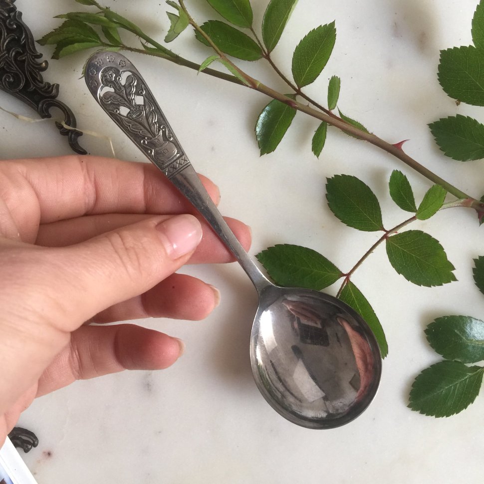 Ложка десертная резной букет в вазе, мельхиор