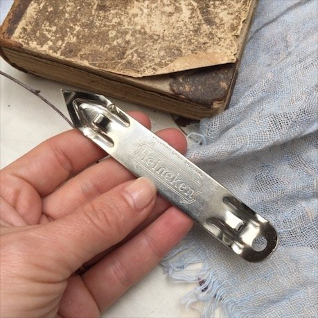 Открывашка двухсторонняя для бутылок Heineken