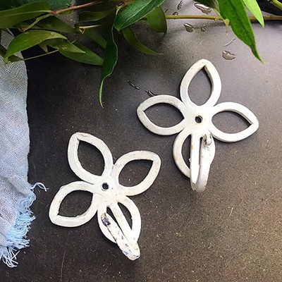 Крючок металл покрытый белой краской