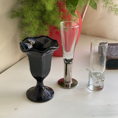 Ваза на ножке черное стекло