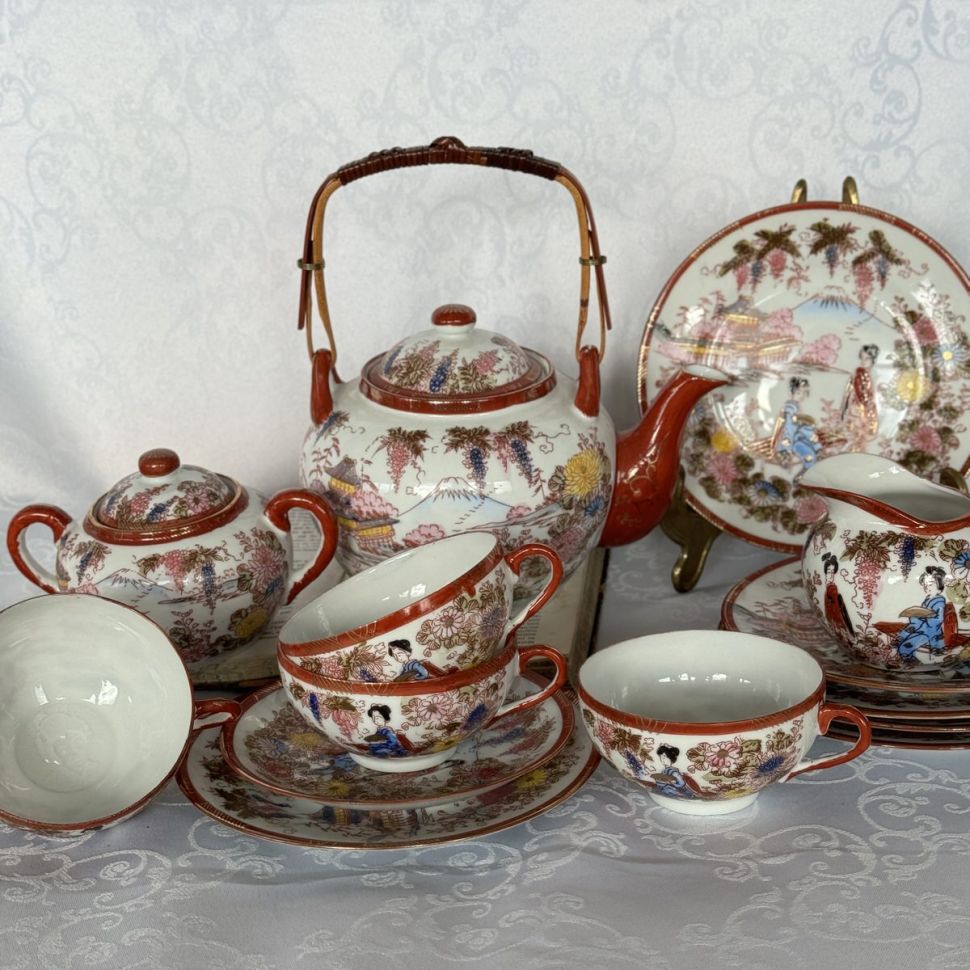 Чайник с ситом Гейши в парке 1 л фарфор Япония         