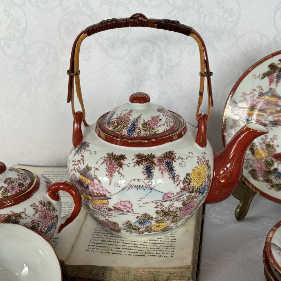 Чайник с ситом Гейши в парке 1 л фарфор Япония         