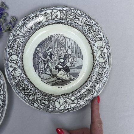 Сет 2 тарелки Gien История Жанны д'Арк 20 см Франция уценка
