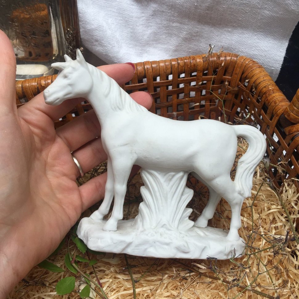 Статуэтка Единорог бисквитный фарфор