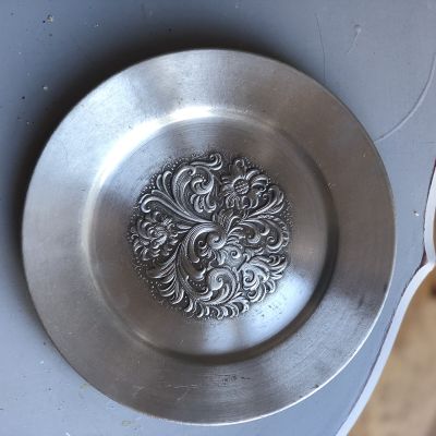 Тарелка 22,5 см декоративная олово