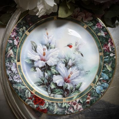 Тарелка W.S.George Lena Liu’s Hummingbird Treasury Рубиновая Колибри 20 см США